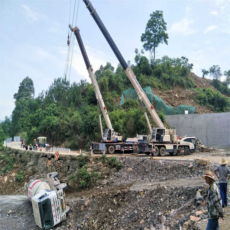 屏南县汽车掉沟里叫吊车救援要多少钱